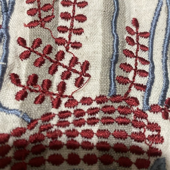 Striped Sleeveless Crop Top with Embroidered Design - Picture 7 of 15